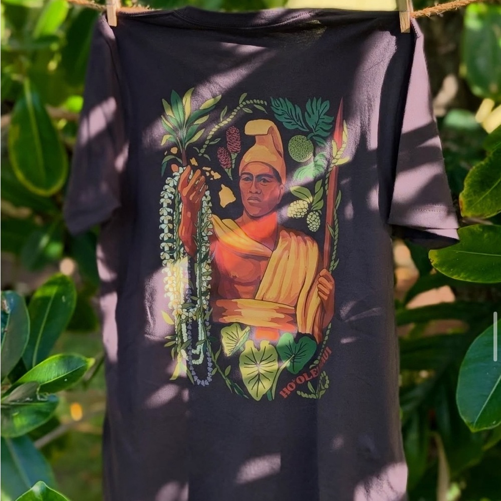 NWOT Ho‘olei Maui Lei Tee